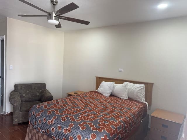 Standard Room, 1 Queen Bed