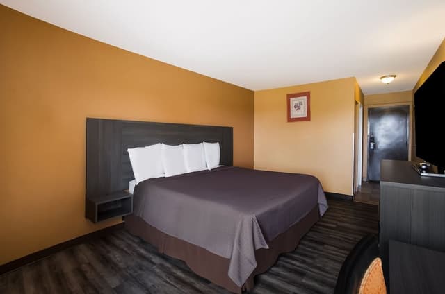 Standard Room, 1 King Bed, Smoking
