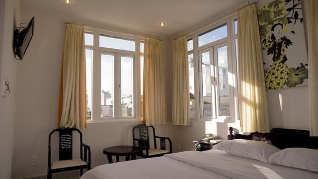 Royal Suite, 1 King Bed, Bathtub, City View