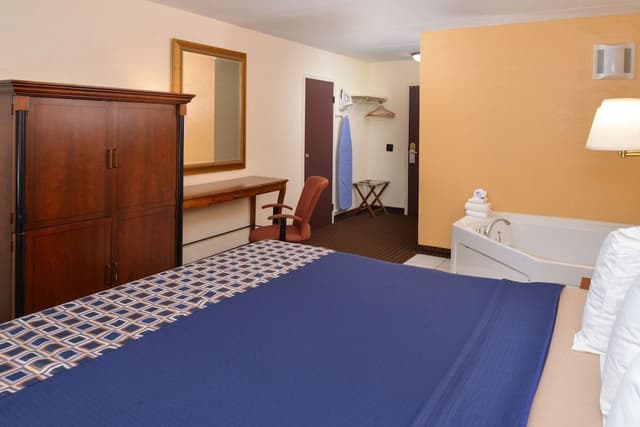 1 King Bed Jacuzzi Non-Smoking