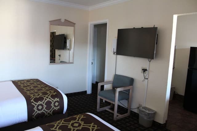 Deluxe Family Suite with 3 Queen Beds & Kitchenette, Non Smoking
