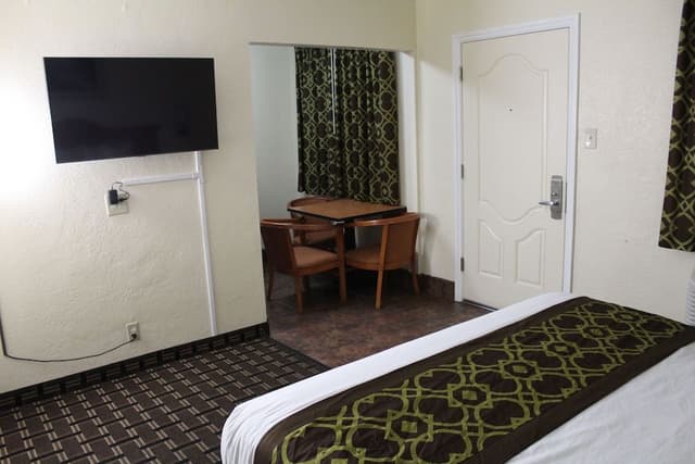 Deluxe King & Queen Suite with Kitchenette, Non Smoking