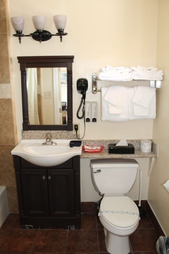 Deluxe King & Queen Suite with Kitchenette, Non Smoking