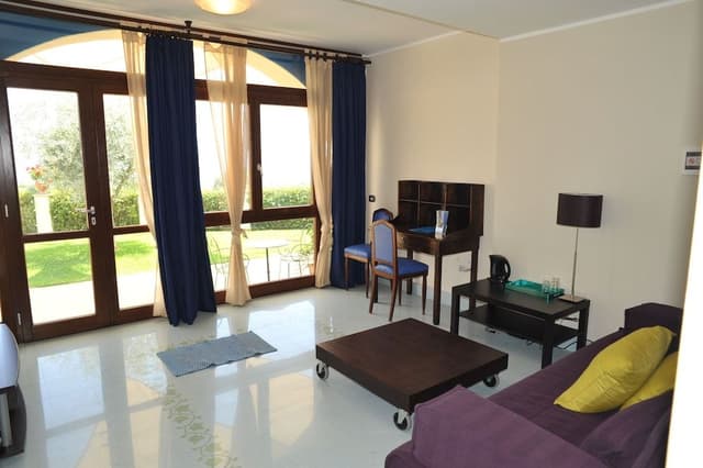 Suite, 1 Queen Bed (Capuana)