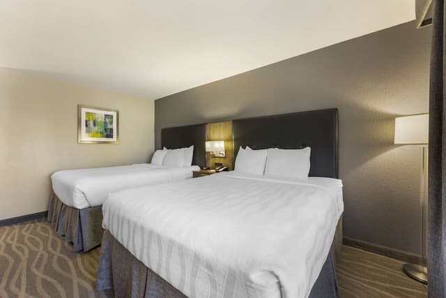 Standard Room, 2 Queen Beds, Accessible, Bathtub