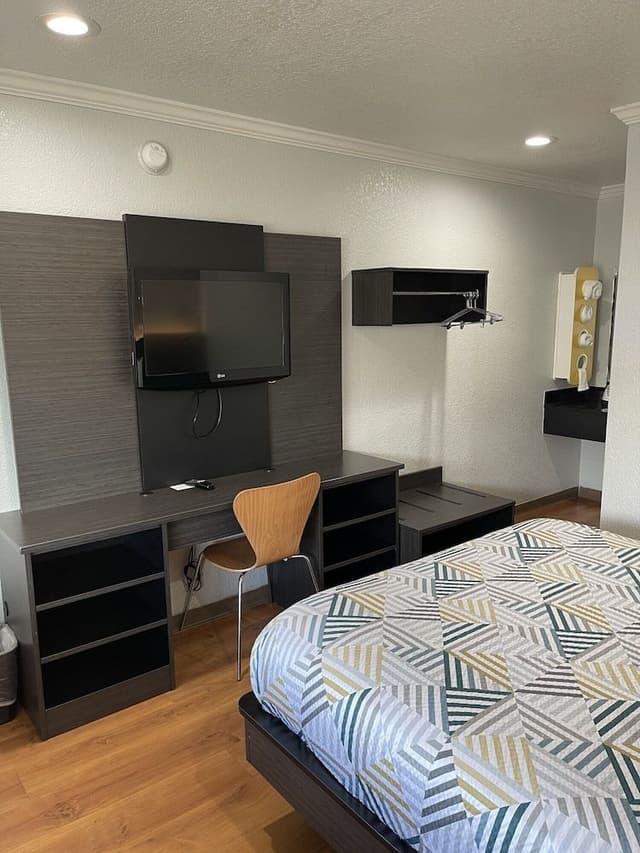 Standard Room, 1 Queen Bed, Non Smoking