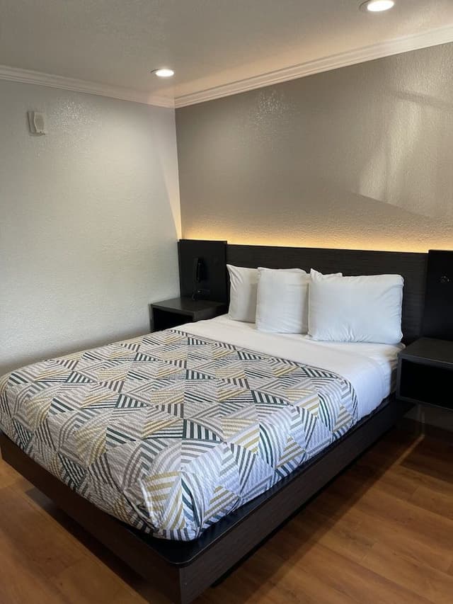 Standard Room, 1 Queen Bed, Non Smoking