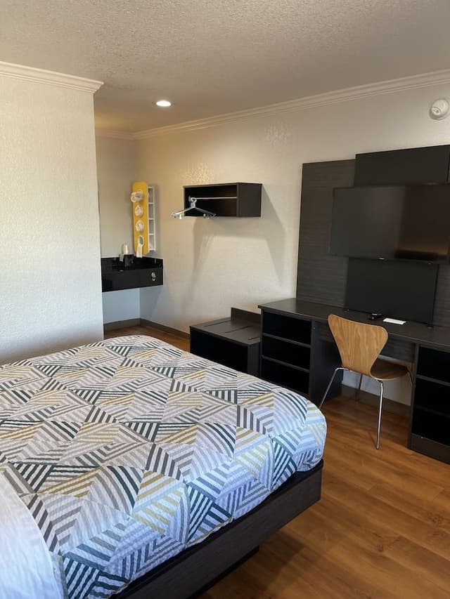 Standard Room, 1 Queen Bed, Non Smoking