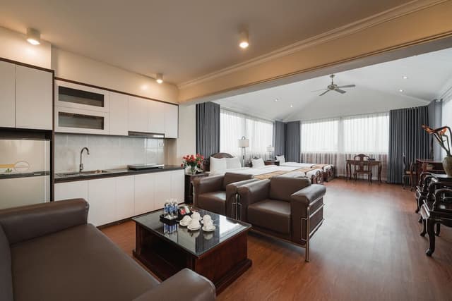 Family Suite, 1 Bedroom, Kitchen, City View (1 King Bed and 2 Single Beds)