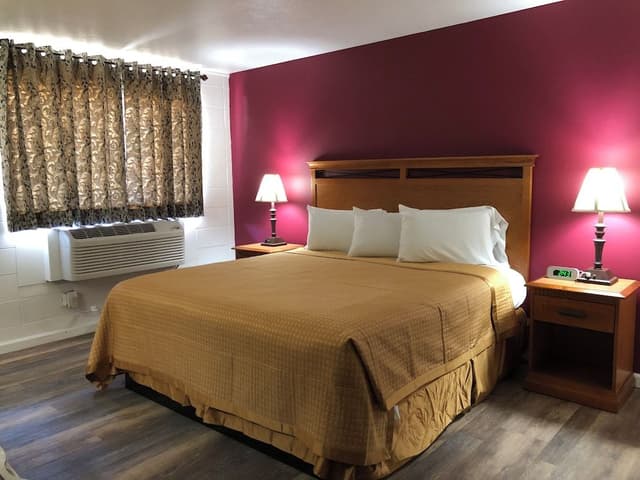 Deluxe Room, 1 King Bed, Non Smoking