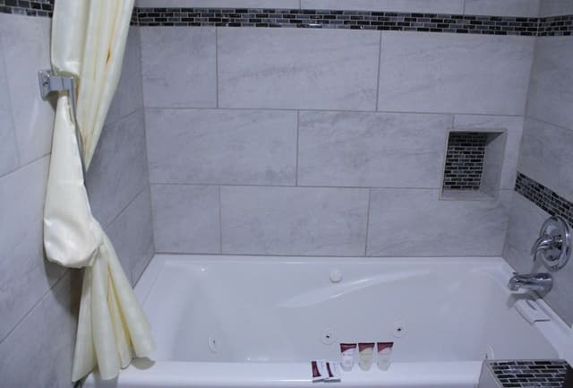 Room, 1 King Bed, Non Smoking, Jetted Tub