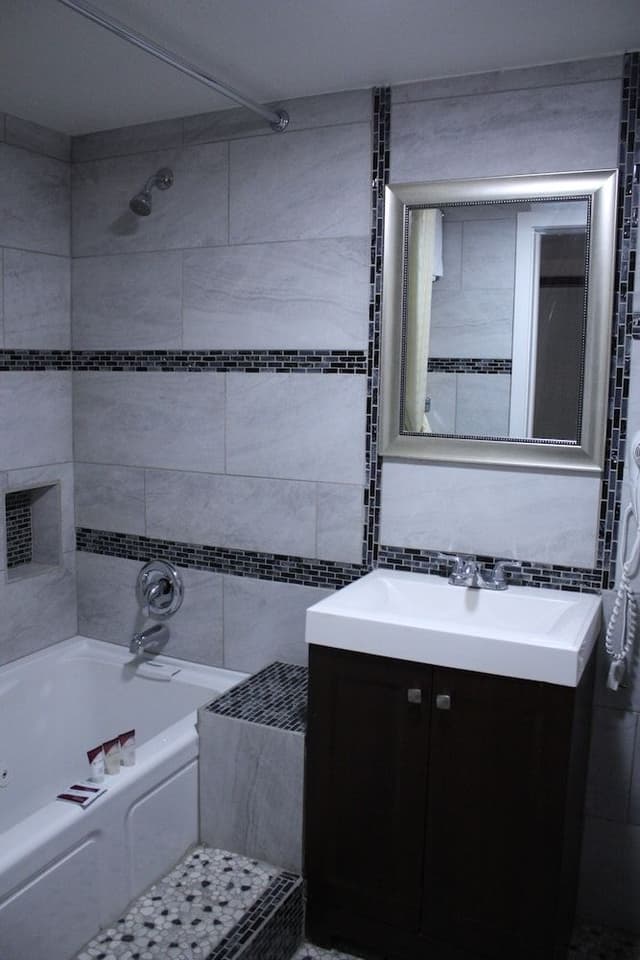 Room, 1 King Bed, Non Smoking, Jetted Tub