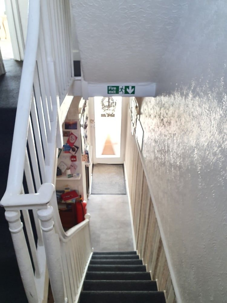 Lyndale Guest House0