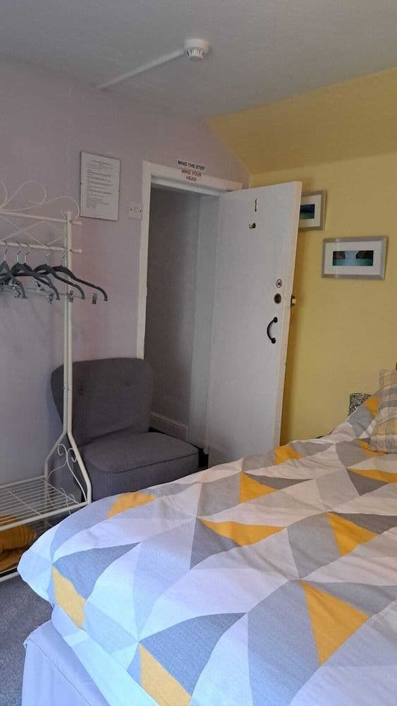 Double Room, Private Bathroom (Small double)