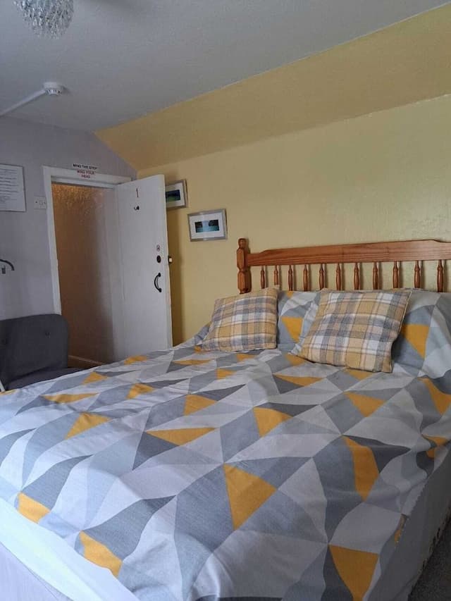 Double Room, Private Bathroom (Small double)