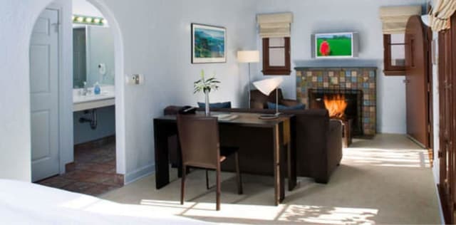 Premier Room, 1 King Bed, Kitchenette