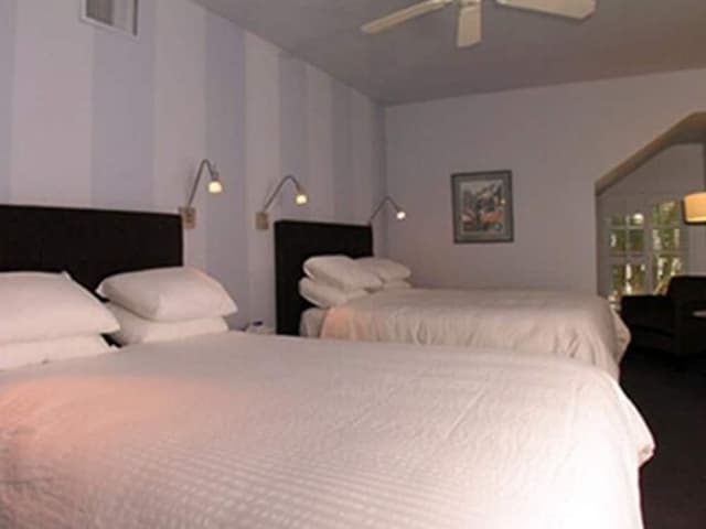 Deluxe Room, 2 Queen Beds, Kitchenette