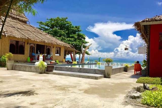 Suite, Pool View