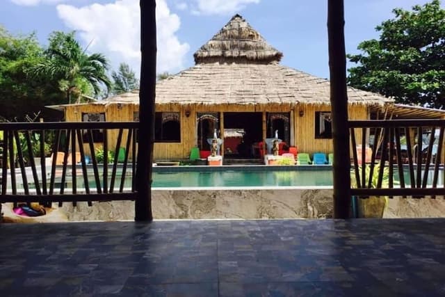 Suite, Pool View