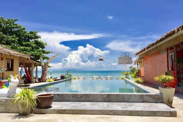 Suite, Pool View