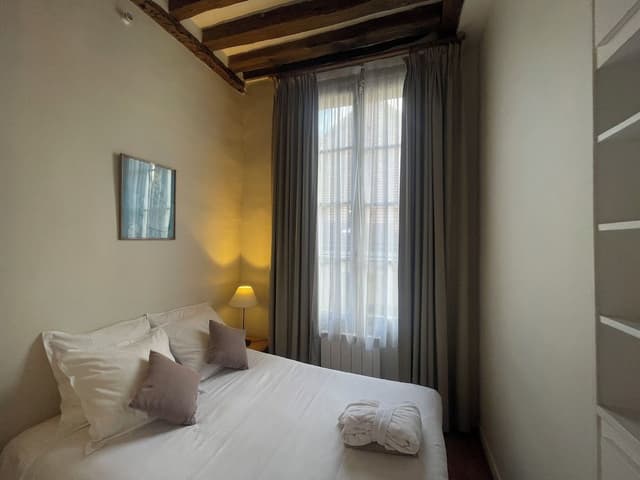 2 bedroom apartment (No air conditioning/no elevator/cleaning service at extra charge)