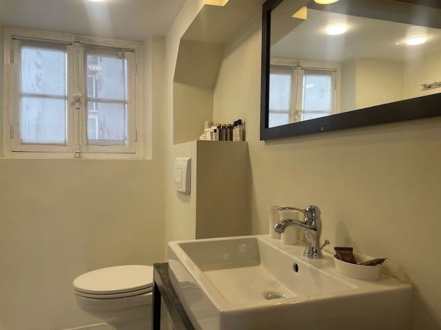 3 bedroom apartment (No air conditioning/no elevator/cleaning service at extra charge)