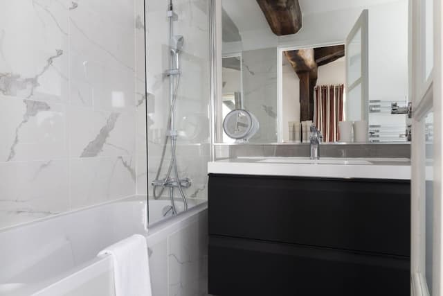 Superior Single Room, Bathtub