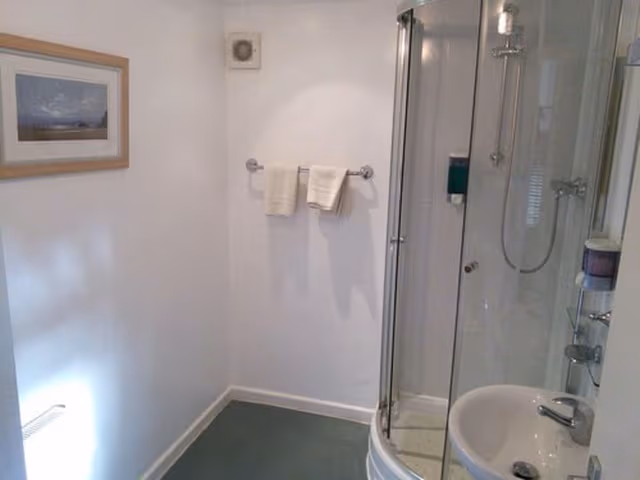 Basic Double or Twin Room, Shared Bathroom