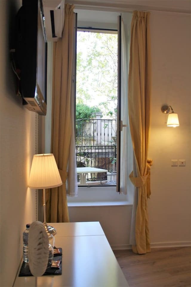 Standard Double Room (Seuil)