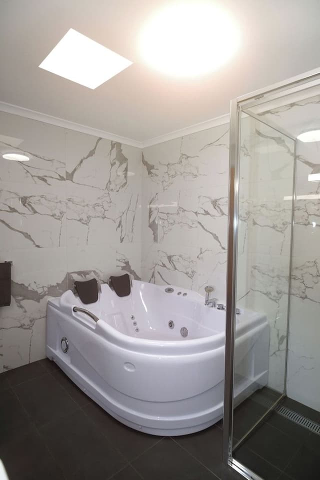 Executive Room, Jetted Tub