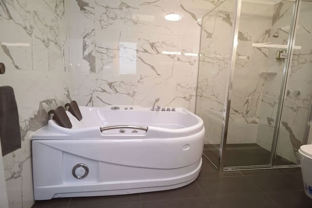 Executive Room, Jetted Tub