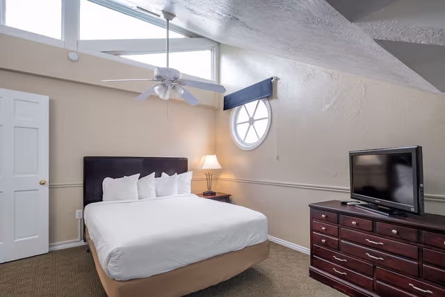 Room, 3 Bedrooms, 2 Bathrooms