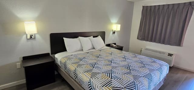 Standard Room, 1 King Bed, Non Smoking