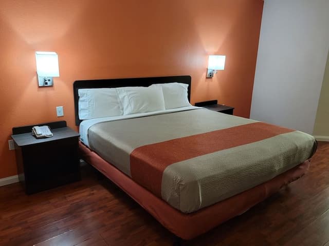 Standard Room, 1 King Bed, Non Smoking