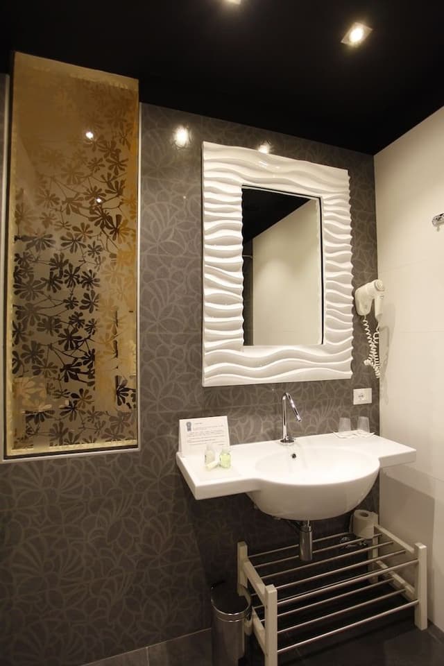 Superior Room, Lake View