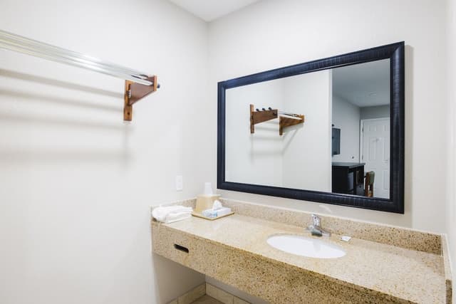 Deluxe Room, 1 King Bed, Smoking, Kitchenette