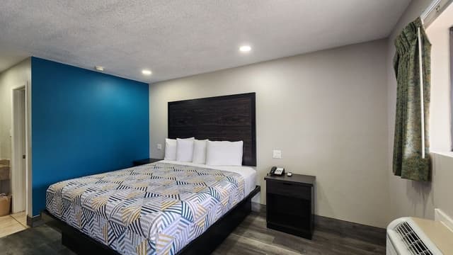 Deluxe Room, 1 King Bed, Smoking, Kitchenette