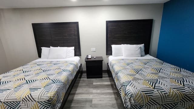 Deluxe Room, 2 Queen Beds, Smoking, Kitchenette