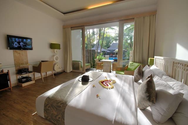 Deluxe Room, Pool View