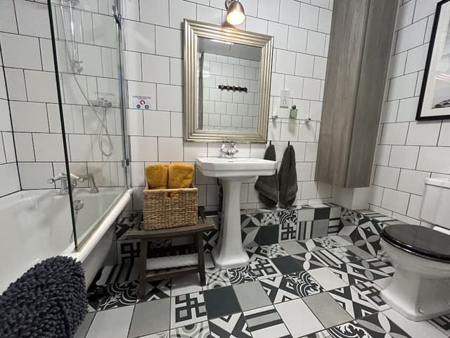 Superior Double or Twin Room, Bathtub
