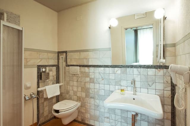 Standard Room, 1 Queen Bed, Private Bathroom, Garden View