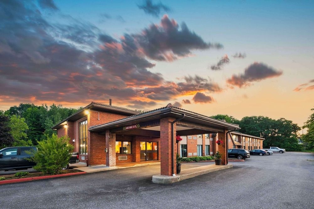 Comfort Inn (Midland)2