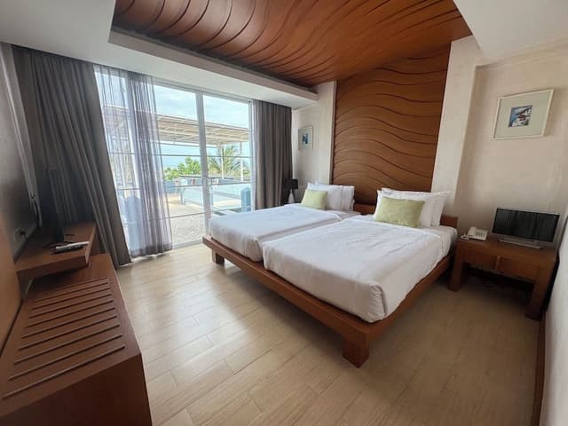 203 The Supreme Seaview: Beach Zone