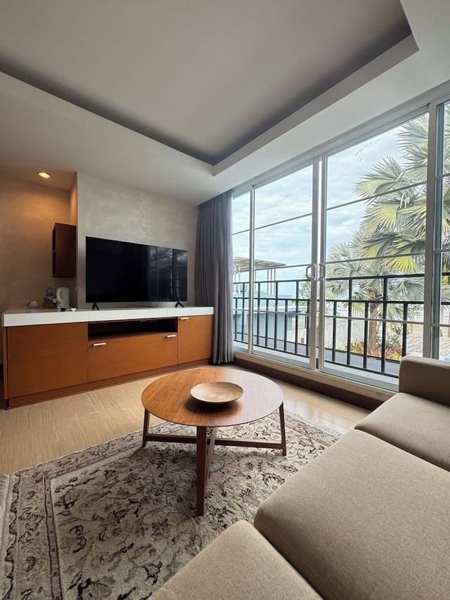202 The Supreme Suite: Beach Zone