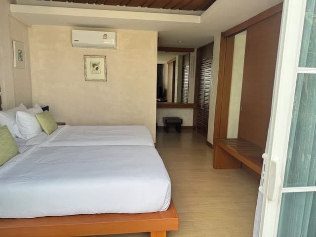 203 The Supreme Seaview: Beach Zone