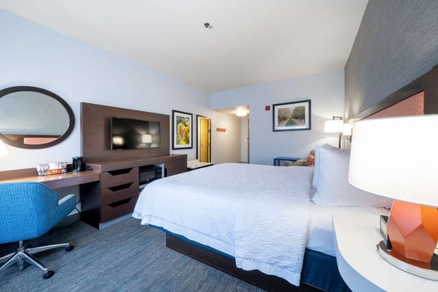 1 KING BED NONSMOKING