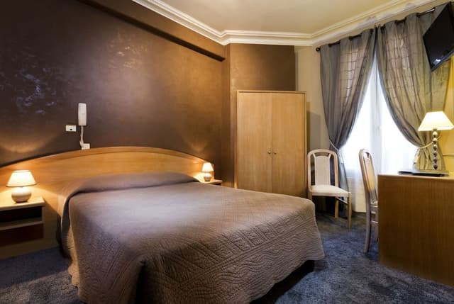 Double Room, Bathtub