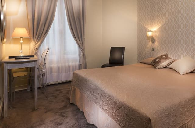 Double Room, Bathtub