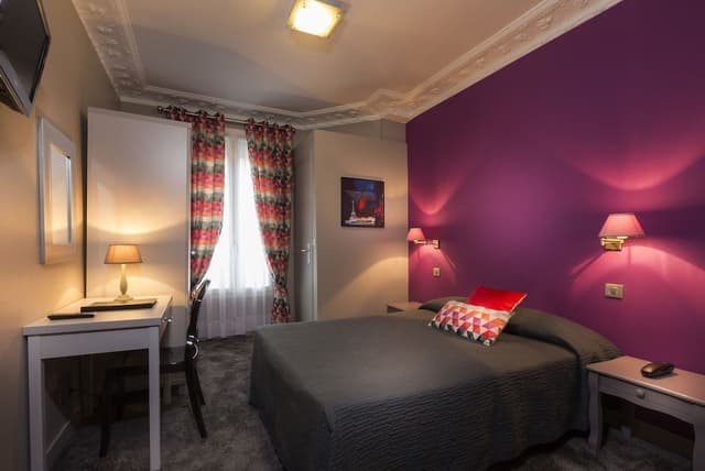 Double Room, Bathtub