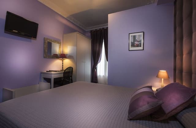 Double Room, Bathtub